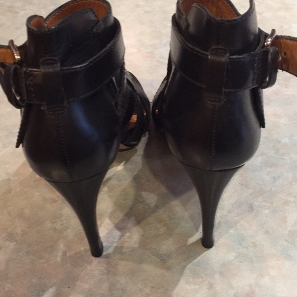 Michael Kors black strappy sandals. - Picture 4 of 7